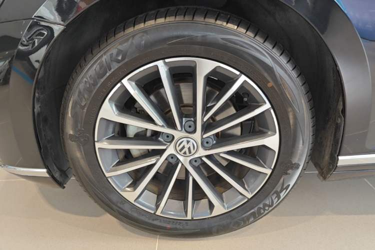 Used Volkswagen Magotan 2020 330TSI DSG Luxury Edition Left Front Wheel Hub