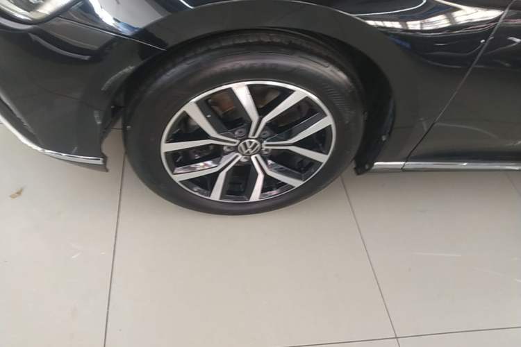 Used Volkswagen Magotan 2020 280TSI DSG Comfort Edition Left Front Wheel Hub
