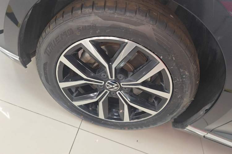 Used Volkswagen Magotan 2020 330TSI DSG Leading Model Left Front Wheel Hub