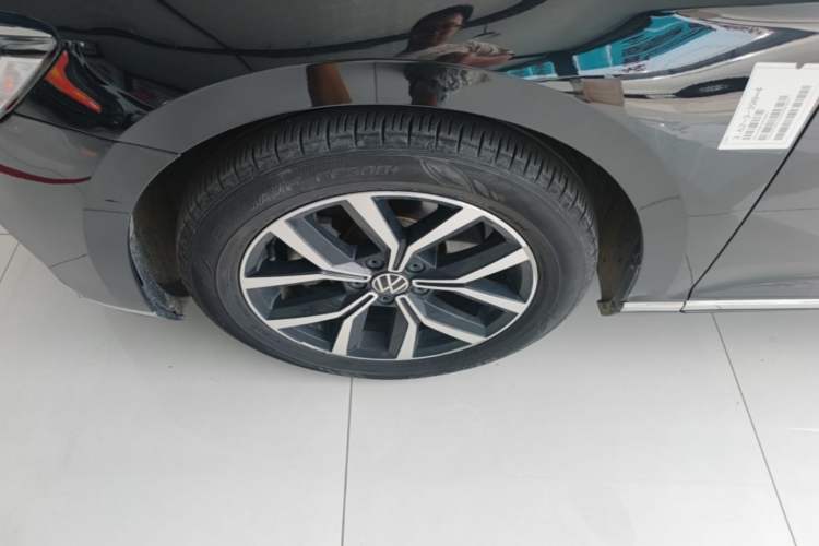 Used Volkswagen Magotan 2020 330TSI DSG Leading Model Left Front Wheel Hub