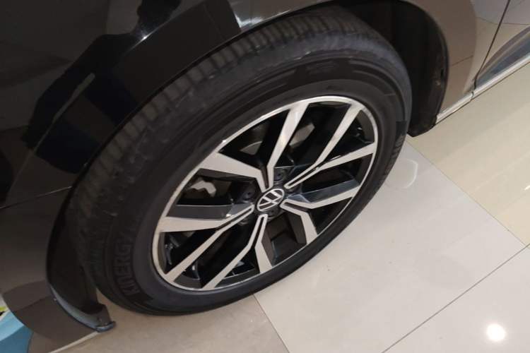 Used Volkswagen Magotan 2020 330TSI DSG Leading Model Left Front Wheel Hub