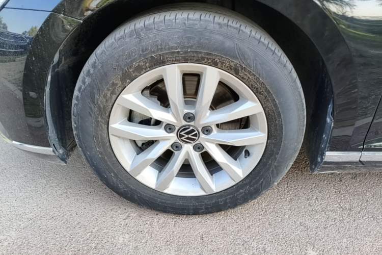 Used Volkswagen Magotan 2020 280TSI DSG Comfort Edition Left Front Wheel Hub