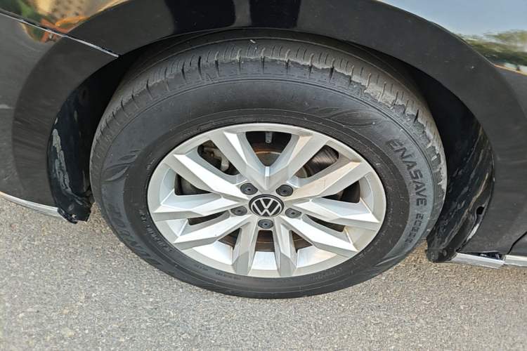 Used Volkswagen Magotan 2020 280TSI DSG Comfort Edition Left Front Wheel Hub