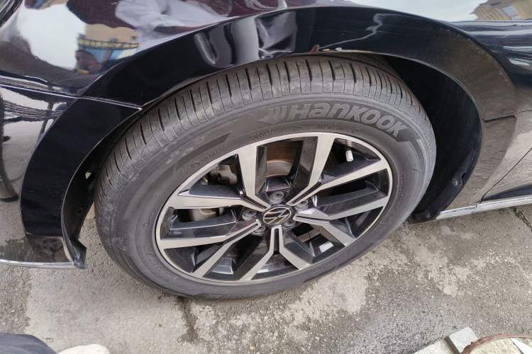 Used Volkswagen Magotan 2020 330TSI DSG Leading Model Left Front Wheel Hub