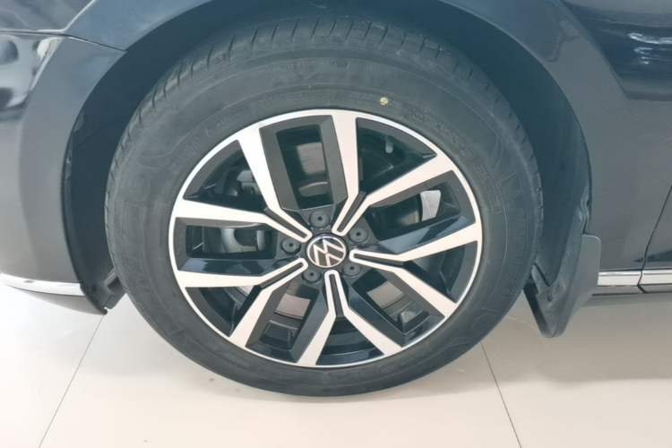 Used Volkswagen Magotan 2020 330TSI DSG Leading Model Left Front Wheel Hub