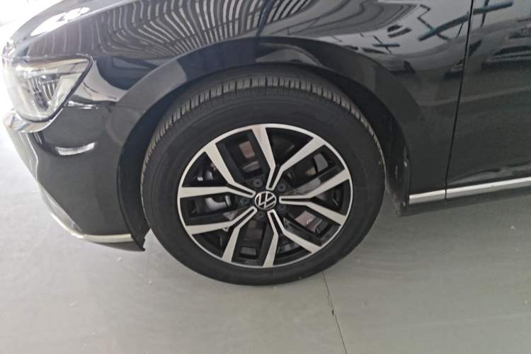 Used Volkswagen Magotan 2020 280TSI DSG Comfort Edition Left Front Wheel Hub