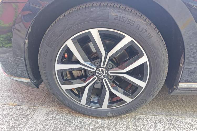 Used Volkswagen Magotan 2020 330TSI DSG Leading Model Left Front Wheel Hub