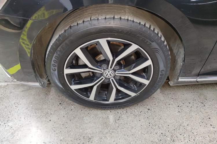 Used Volkswagen Magotan 2020 280TSI DSG Comfort Edition Left Front Wheel Hub