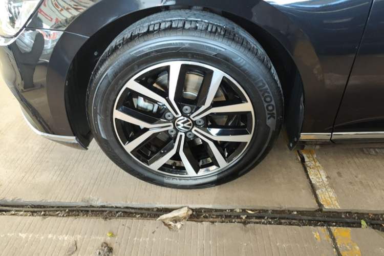 Used Volkswagen Magotan 2020 330TSI DSG Leading Model Left Front Wheel Hub