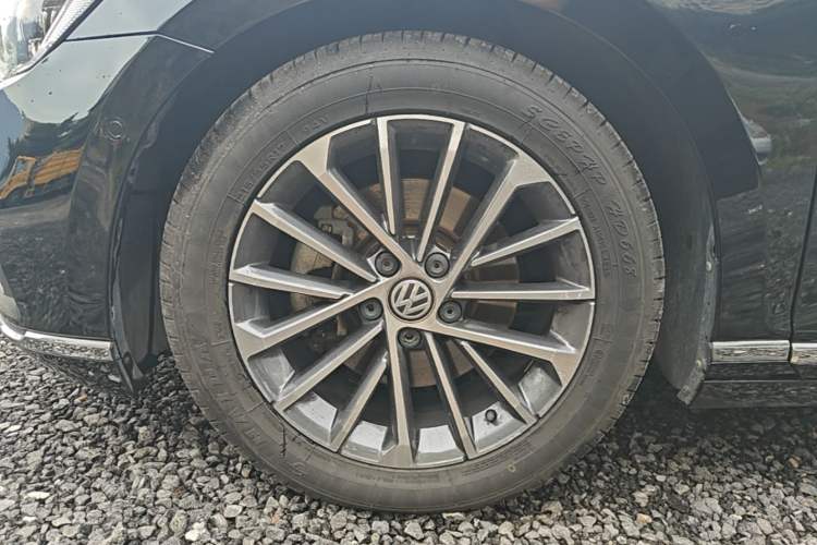 Used Volkswagen Magotan 2020 380TSI DSG Luxury Version Left Front Wheel Hub