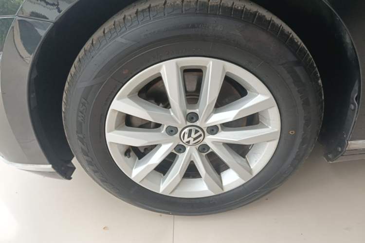 Used Volkswagen Magotan 2020 280TSI DSG Comfort Edition Left Front Wheel Hub