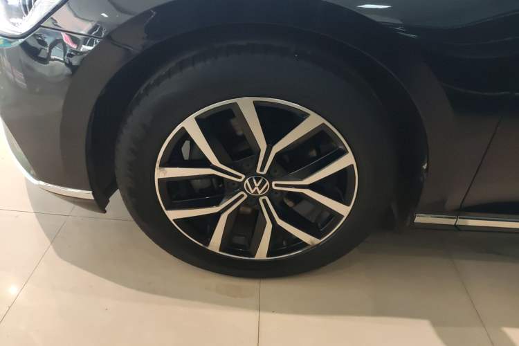 Used Volkswagen Magotan 2020 330TSI DSG Leading Model Left Front Wheel Hub