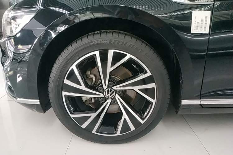Used Volkswagen Magotan 2020 330TSI DSG Luxury Edition Left Front Wheel Hub