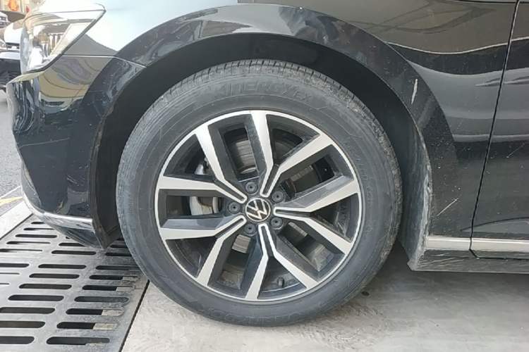 Used Volkswagen Magotan 2020 330TSI DSG Leading Model Left Front Wheel Hub