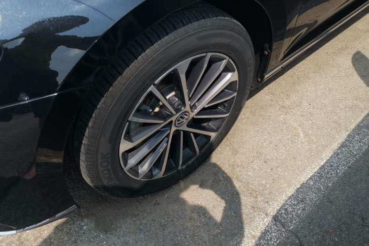 Used Volkswagen Magotan 2020 330TSI DSG Luxury Edition Left Front Wheel Hub
