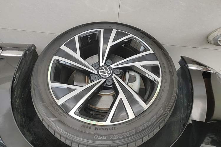 Used Volkswagen Magotan 2020 330TSI DSG Luxury Edition Left Front Wheel Hub