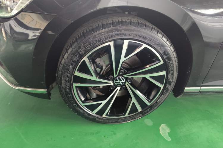 Used Volkswagen Magotan 2020 330TSI DSG Luxury Edition Left Front Wheel Hub