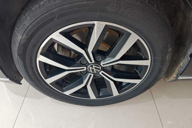 Used Volkswagen Magotan 2020 330TSI DSG Leading Model Left Front Wheel Hub