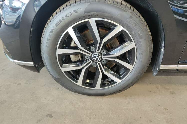 Used Volkswagen Magotan 2020 330TSI DSG Leading Model Left Front Wheel Hub