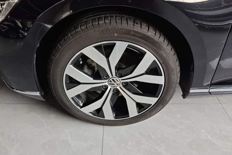 Used Volkswagen Magotan 2020 330TSI DSG Leading Model Left Front Wheel Hub