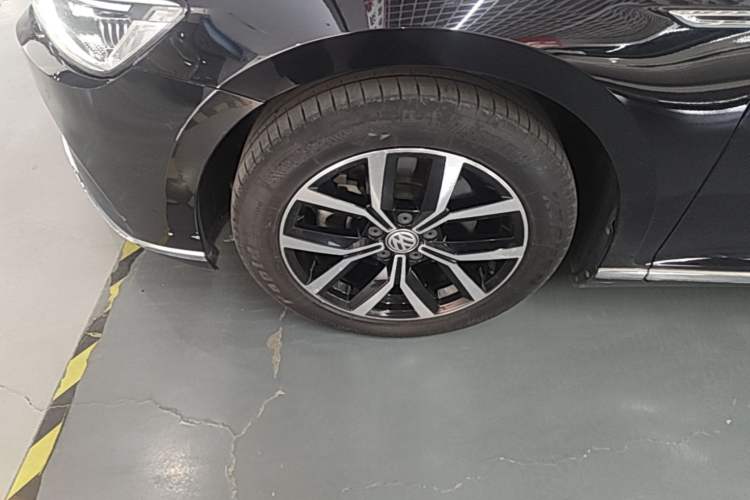 Used Volkswagen Magotan 2020 330TSI DSG Leading Model Left Front Wheel Hub