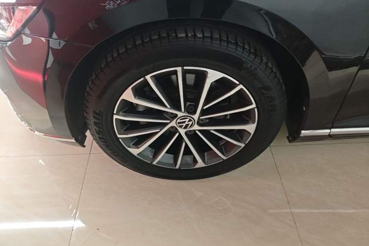 Used Volkswagen Magotan 2020 330TSI DSG Luxury Edition Left Front Wheel Hub