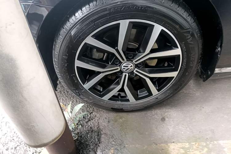 Used Volkswagen Magotan 2020 330TSI DSG Leading Model Left Front Wheel Hub
