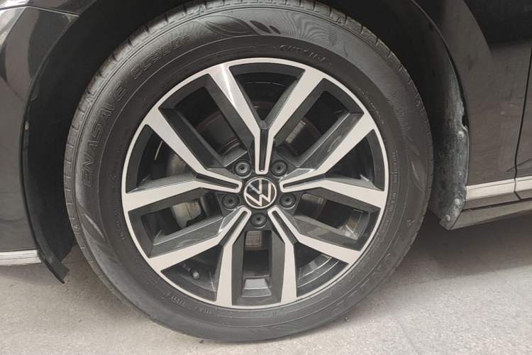 Used Volkswagen Magotan 2020 330TSI DSG Leading Model Left Front Wheel Hub