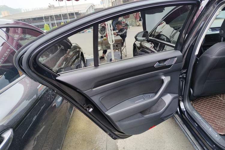 Used Volkswagen Magotan 2020 330TSI DSG Leading Model Left Rear Door Interior
