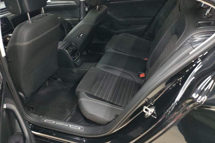 Used Volkswagen Magotan 2020 330TSI DSG Luxury Edition Left Rear Seat
