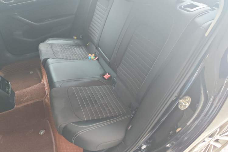 Used Volkswagen Magotan 2020 330TSI DSG Luxury Edition Left Rear Seat