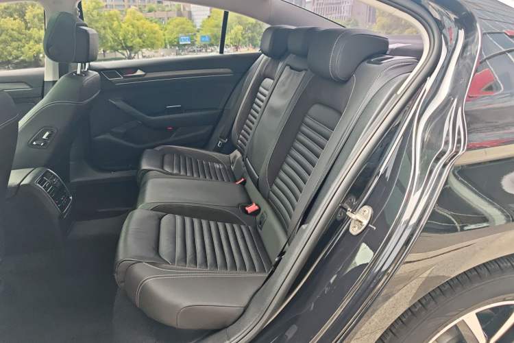 Used Volkswagen Magotan 2020 330TSI DSG Leading Model Left Rear Seat