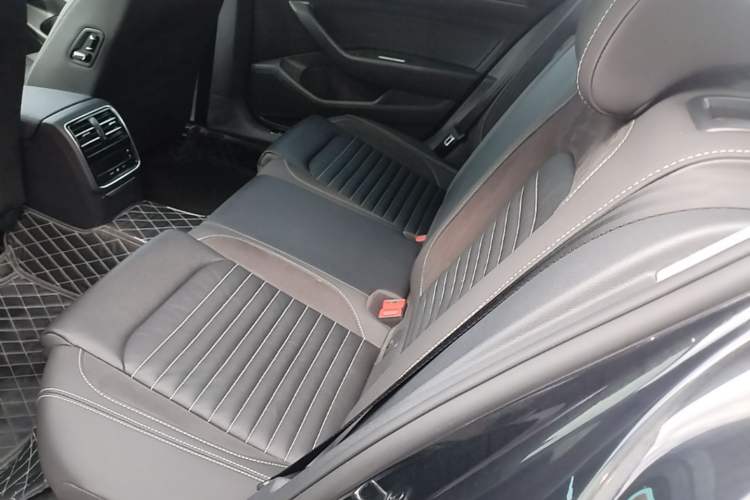 Used Volkswagen Magotan 2020 330TSI DSG Leading Model Left Rear Seat