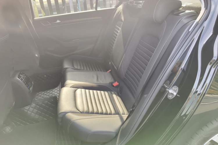Used Volkswagen Magotan 2020 330TSI DSG Leading Model Left Rear Seat