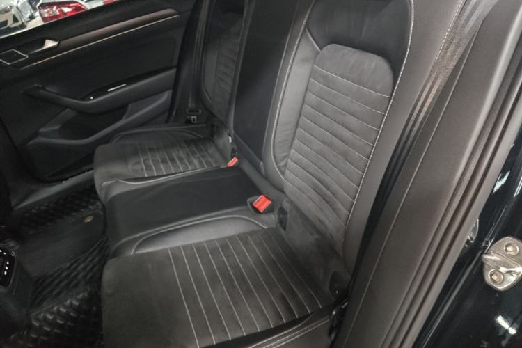 Used Volkswagen Magotan 2020 330TSI DSG Luxury Edition Left Rear Seat