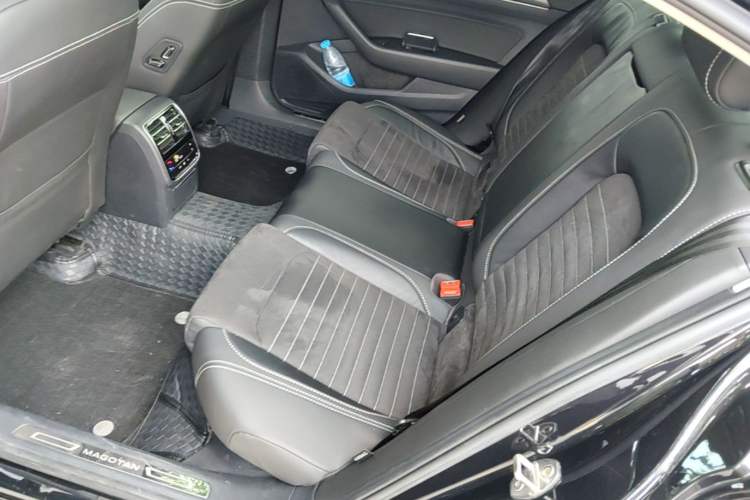 Used Volkswagen Magotan 2020 330TSI DSG Luxury Edition Left Rear Seat