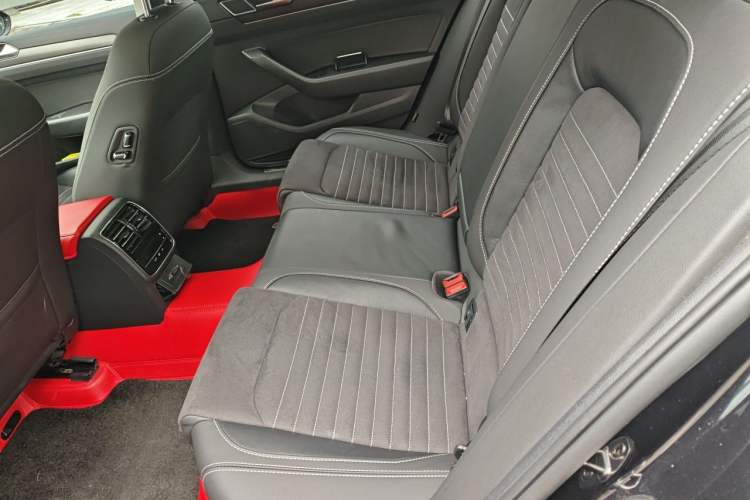 Used Volkswagen Magotan 2020 380TSI DSG Luxury Version Left Rear Seat