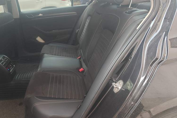 Used Volkswagen Magotan 2020 330TSI DSG Luxury Edition Left Rear Seat