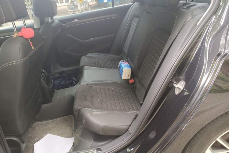 Used Volkswagen Magotan 2020 330TSI DSG Luxury Edition Left Rear Seat