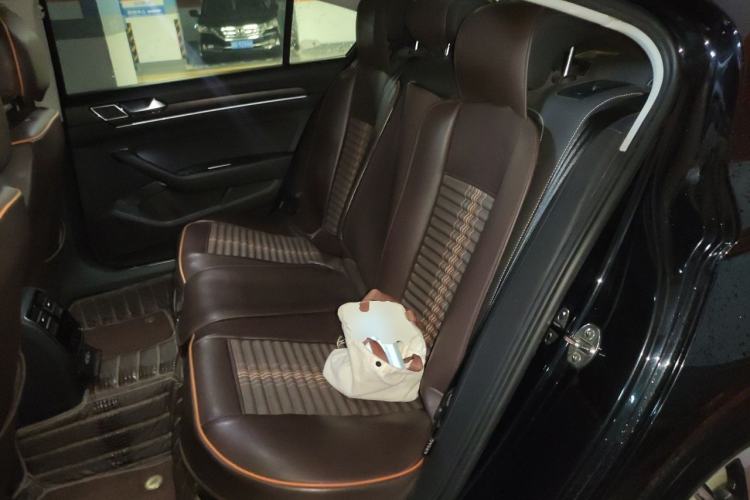 Used Volkswagen Magotan 2020 330TSI DSG Luxury Edition Left Rear Seat
