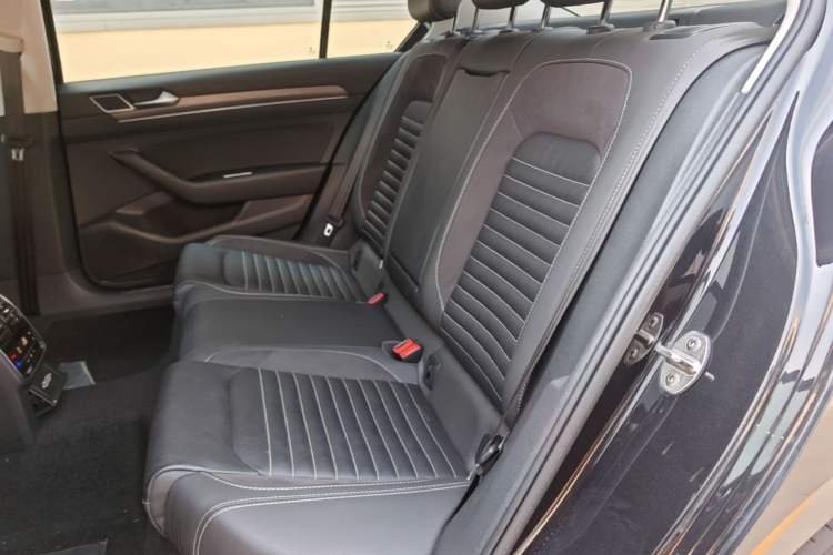 Used Volkswagen Magotan 2020 330TSI DSG Leading Model Left Rear Seat