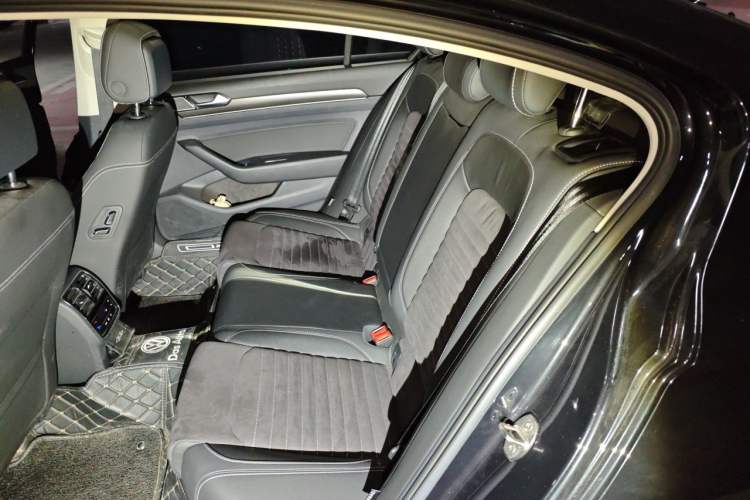 Used Volkswagen Magotan 2020 380TSI DSG Luxury Version Left Rear Seat