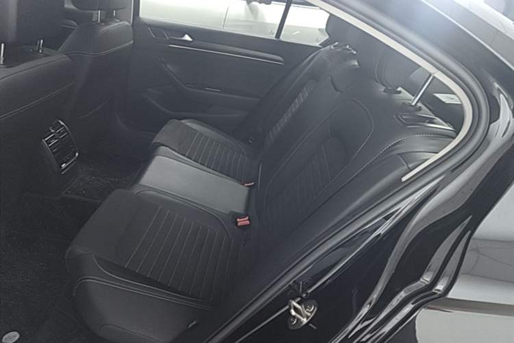 Used Volkswagen Magotan 2020 330TSI DSG Luxury Edition Left Rear Seat