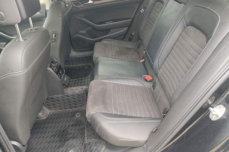 Used Volkswagen Magotan 2020 330TSI DSG Luxury Edition Left Rear Seat