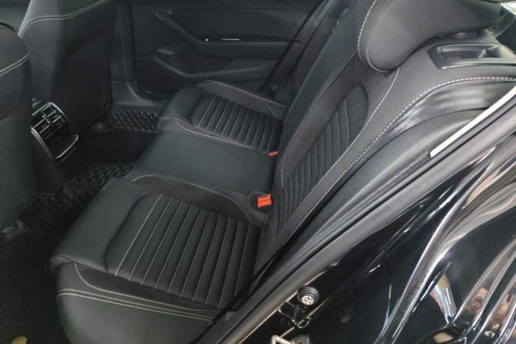 Used Volkswagen Magotan 2020 280TSI DSG Comfort Edition Left Rear Seat