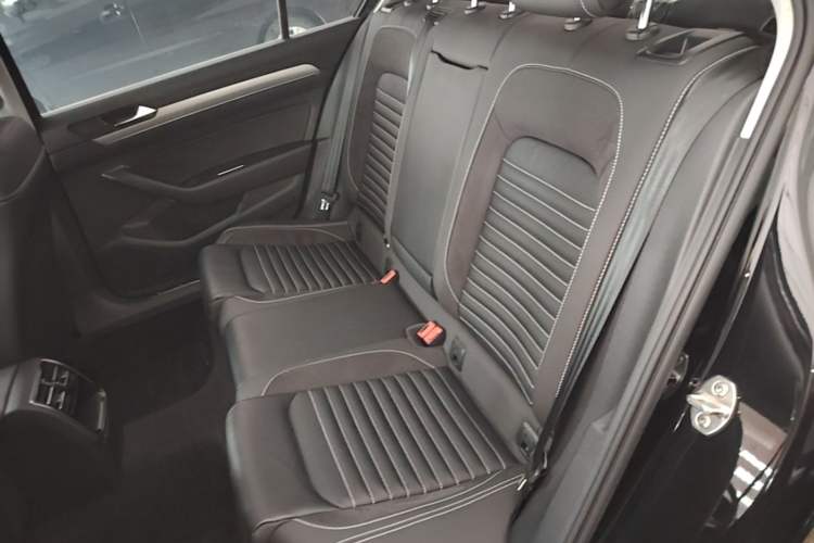 Used Volkswagen Magotan 2020 280TSI DSG Comfort Edition Left Rear Seat