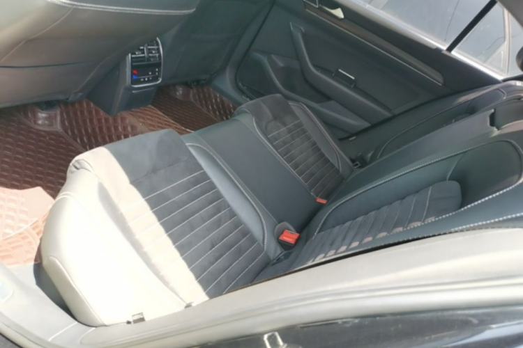 Used Volkswagen Magotan 2020 330TSI DSG Luxury Edition Left Rear Seat