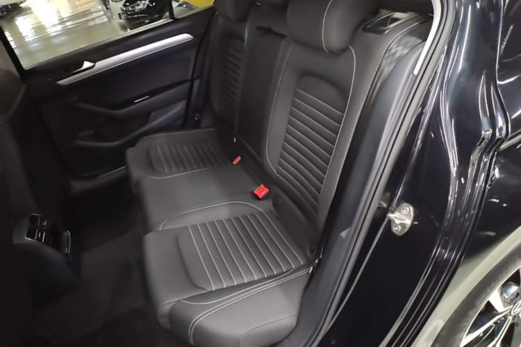 Used Volkswagen Magotan 2020 280TSI DSG Comfort Edition Left Rear Seat