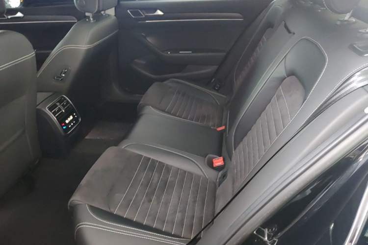 Used Volkswagen Magotan 2020 380TSI DSG Luxury Version Left Rear Seat