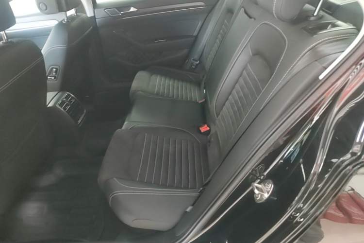 Used Volkswagen Magotan 2020 380TSI DSG Luxury Version Left Rear Seat